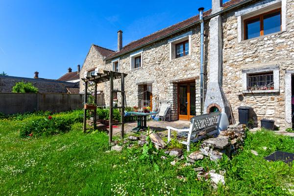 Maison spacieuse à vendre à Arnouville Les Mantes - 4 chambres