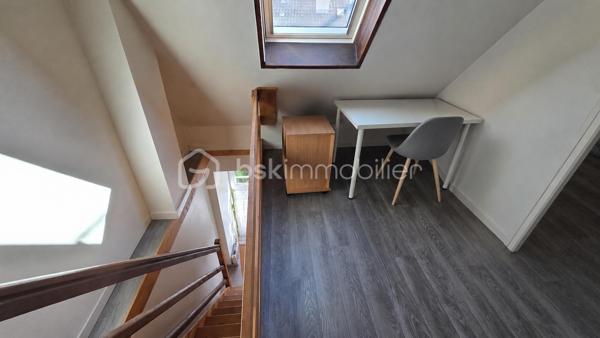 💼 **SPÉCIAL INVESTISSEUR – IMMEUBLE DE RAPPORT À SÉLESTAT**

Situé rue du Tabac à Sélestat, cet immeuble de rapport se compose de 3 appartements actuellement loués, garantissant des revenus locatifs immédiats.

🏠 **Composition :**

🔹 **RDC – F2 de 34,89 m²**

* Loué 410 € + 30 € de charges
* Chauffage individuel gaz
* DPE : E

🔹 **1er étage – F2 de 48,41 m²**

* Loué 424 € + 30 € de charges
* Chauffage individuel gaz
* DPE : E
* Appartement à rafraîchir, offrant un potentiel de valorisation.

🔹 **2ème étage – Duplex F2/F3 de 49,50 m² habitables (75 m² au sol)**

* Loué 507 € + 50 € de charges
* Chauffage individuel électrique
* DPE : D
* Appartement entièrement rénové.

✅ Immeuble entièrement loué
✅ Locataires à jour de leurs loyers
✅ 3 caves en sous-sol
✅ Revenus locatifs immédiats
✅ Potentiel de valorisation

💰 **Revenus locatifs actuels :**

* 1 341 € hors charges par mois
* 16 092 € hors charges par an

📌 **Taxe foncière : 1 006 €**

Idéal pour un investisseur souhaitant acquérir un immeuble générant des revenus dès l'acquisition, avec une situation locative saine et sécurisée.

📞 Dossier complet, photos complémentaires et visites sur demande.
