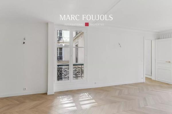 Paris Ier – Vendome – Saint-Honoré – 3 pièces rénové avec vue sur la place