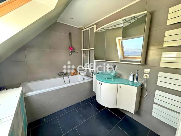 Maison
         6 pièces
        - 121 m² 269 000 € *