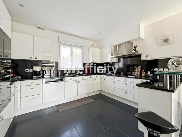 Maison
         6 pièces
        - 121 m² 269 000 € *