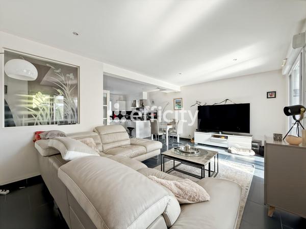 Maison
         6 pièces
        - 121 m² 269 000 € *