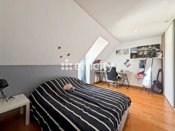 Maison
         6 pièces
        - 121 m² 269 000 € *