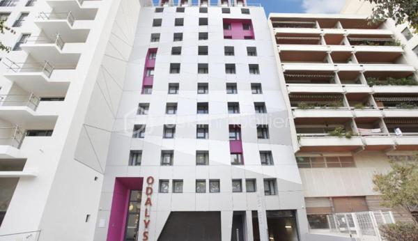 SPECIAL INVEST ! 
Situé au cœur d’un quartier marseillais en devenir, l’Appart’hôtel Odalys Le Dôme en entrée de la cité phocéenne permet de rejoindre facilement les lieux de vie dynamique et le réseau autoroutier.

Sous contrat de bail commerciale avec la société ODALYS. Ce bien de plus de 23,2m2 garantira à son propriétaire un loyer de 4.394€ HT par an, soit une rentabilité brute garantie de 7%. Vous souhaitez vous construire un patrimoine sécurisé et/ou créer un complément de revenu retraite garanti, alors ce bien est parfait pour vous. Statut LMNP avec amortissement possible. Photos d'un bien type. A NE PAS LAISSER PASSER !!!
Taxe foncière : 250€
Charges de copropriété par an : 400€