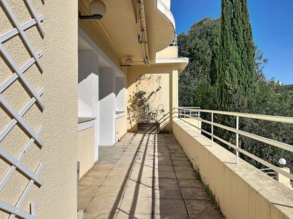 Appartement 4 pièces avec plus de 100m2 d'exterieur et apercu mer à Cannes