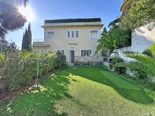 Appartement 4 pièces avec plus de 100m2 d'exterieur et apercu mer à Cannes