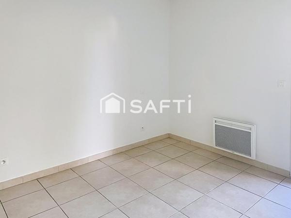 Appartement récent type 2, terrasse, ascenseur, place de parking