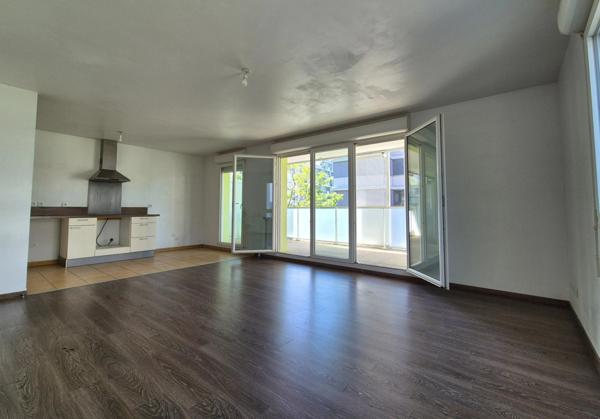 BORDEAUX BERGES DU LAC - IMMEUBLE 2011 - 3 CHAMBRES - TERRASSE 15 M² - EXPO SUD OUEST - DPE C - GRAND PARKING