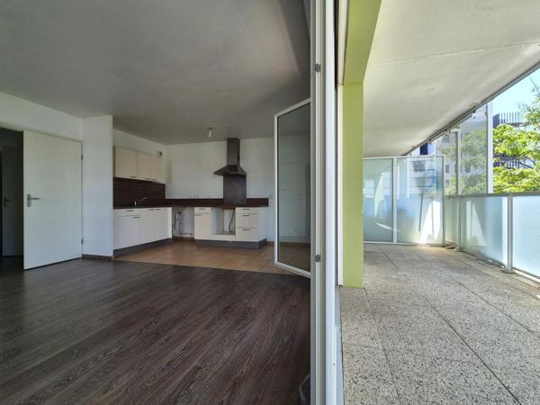 BORDEAUX BERGES DU LAC - IMMEUBLE 2011 - 3 CHAMBRES - TERRASSE 15 M² - EXPO SUD OUEST - DPE C - GRAND PARKING