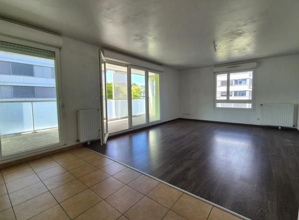 BORDEAUX BERGES DU LAC - IMMEUBLE 2011 - 3 CHAMBRES - TERRASSE 15 M² - EXPO SUD OUEST - DPE C - GRAND PARKING