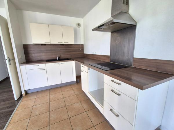 BORDEAUX BERGES DU LAC - IMMEUBLE 2011 - 3 CHAMBRES - TERRASSE 15 M² - EXPO SUD OUEST - DPE C - GRAND PARKING