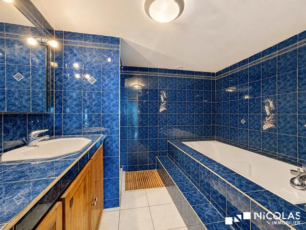 LE BOUSCAT – MAISON DE VILLE DE 75 M² SUR TROIS NIVEAUX