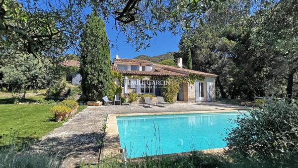 A vendre - A Lourmarin - Maison avec vue dominante