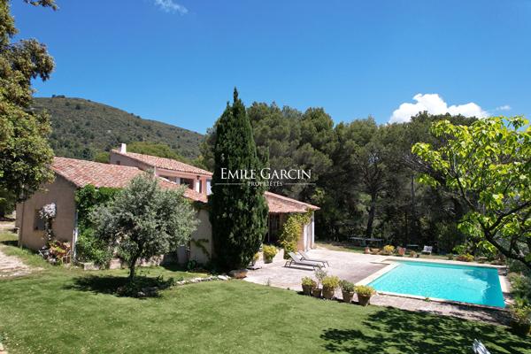 A vendre - A Lourmarin - Maison avec vue dominante
