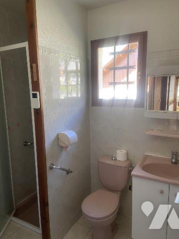 MAISON INDIVIDUELLE AVEC TERRAIN, GARAGE ET DEPENDANCES EN ANNEXE