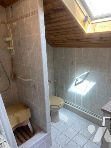 MAISON INDIVIDUELLE AVEC TERRAIN, GARAGE ET DEPENDANCES EN ANNEXE