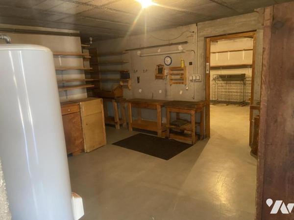 MAISON INDIVIDUELLE AVEC TERRAIN, GARAGE ET DEPENDANCES EN ANNEXE