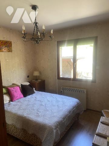 MAISON INDIVIDUELLE AVEC TERRAIN, GARAGE ET DEPENDANCES EN ANNEXE