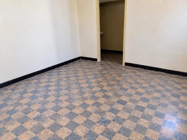 Vente                                                      Appartement
                        
                                         27 m2                     à Perpignan