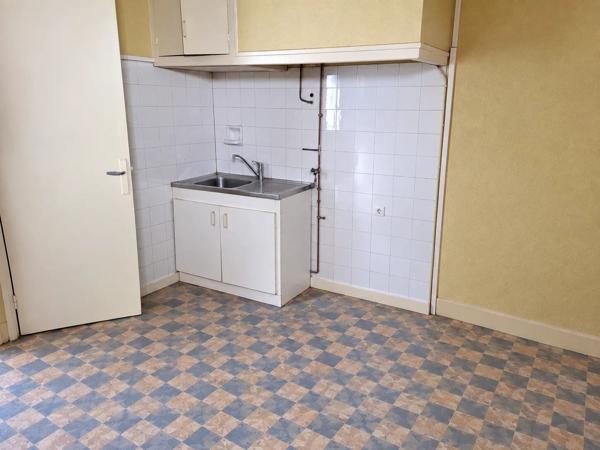 Vente                                                      Appartement
                        
                                         27 m2                     à Perpignan