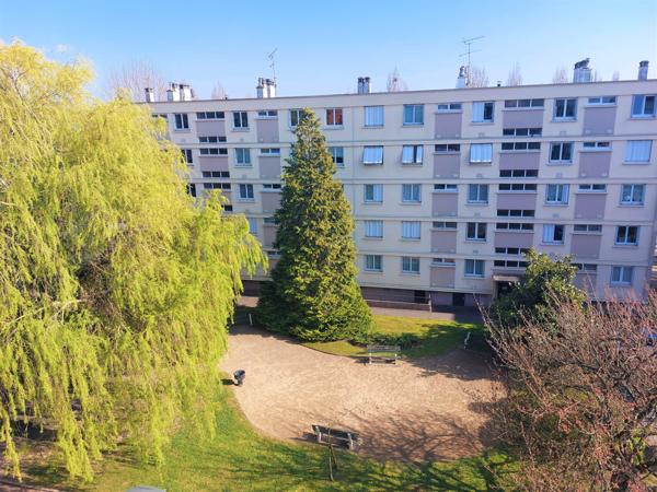 Le Plessis-Trévise (94420) Appartement F2 avec balcon, cave et place de parking