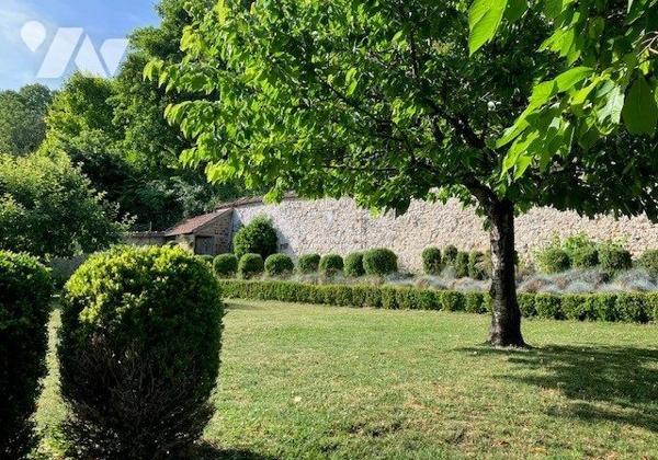 BELLE MAISON BOURGEOISE