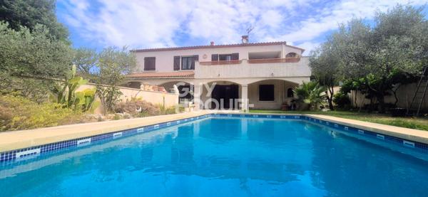 A Bouc Bel Air , maison de 219 m2 sur terrain de 820 m2 avec piscine