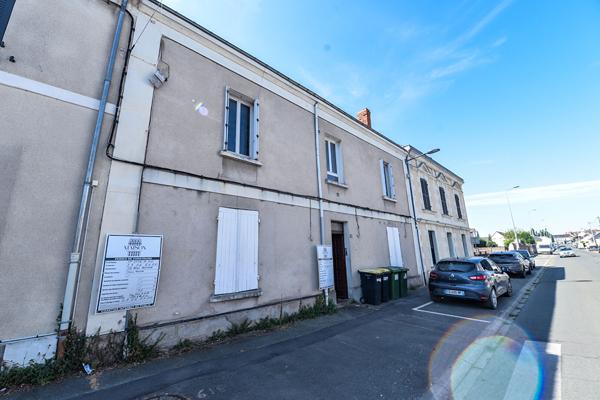 49130 LES PONTS DE CE APPARTEMENT T2 A RENOVER - JARDIN - COEUR DE VILLE