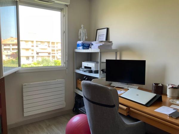 Appartement à vendre 4 pièces AIX EN PROVENCE (13) en étage élevé avec terrasse et grand garage