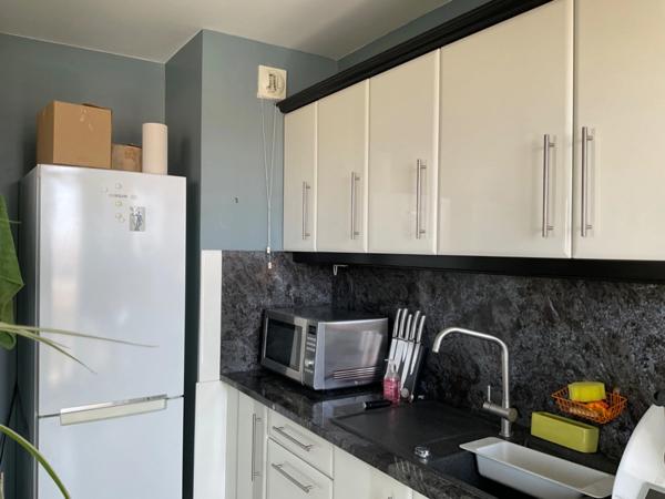 Appartement à vendre 4 pièces AIX EN PROVENCE (13) en étage élevé avec terrasse et grand garage