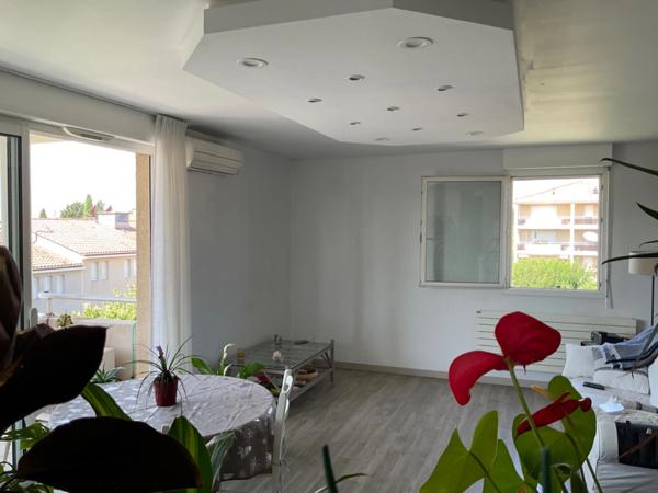 Appartement à vendre 4 pièces AIX EN PROVENCE (13) en étage élevé avec terrasse et grand garage