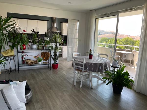 Appartement à vendre 4 pièces AIX EN PROVENCE (13) en étage élevé avec terrasse et grand garage