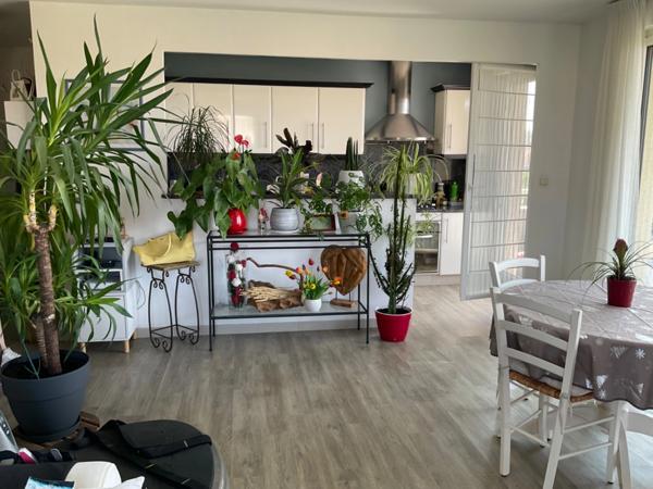 Appartement à vendre 4 pièces AIX EN PROVENCE (13) en étage élevé avec terrasse et grand garage