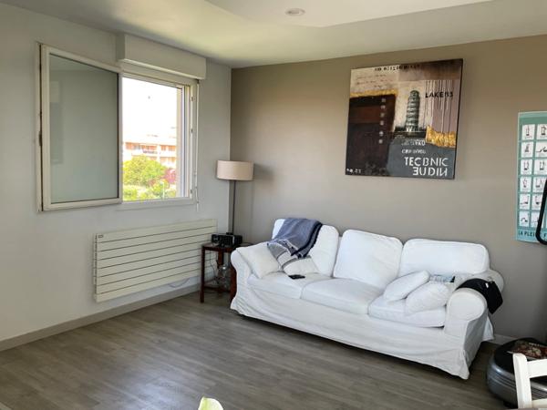 Appartement à vendre 4 pièces AIX EN PROVENCE (13) en étage élevé avec terrasse et grand garage