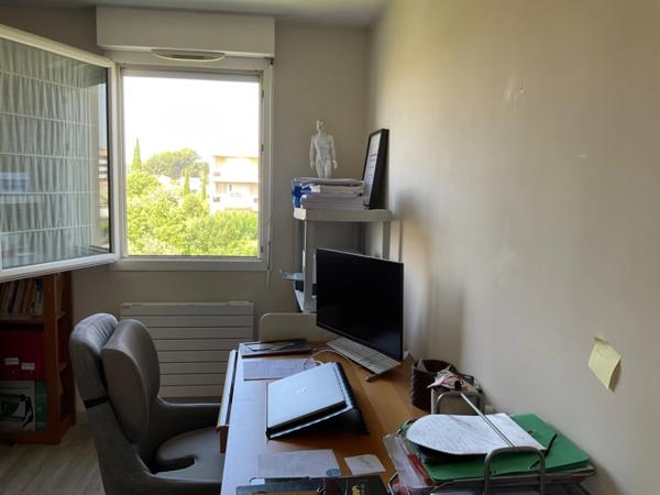 Appartement à vendre 4 pièces AIX EN PROVENCE (13) en étage élevé avec terrasse et grand garage