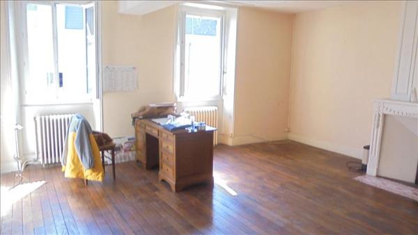 Immeuble à vendre |  Dun-le-Palestel |  600 m²