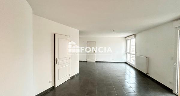 Location Appartement 3 pièces 69.86 m² - Vénissieux 69200