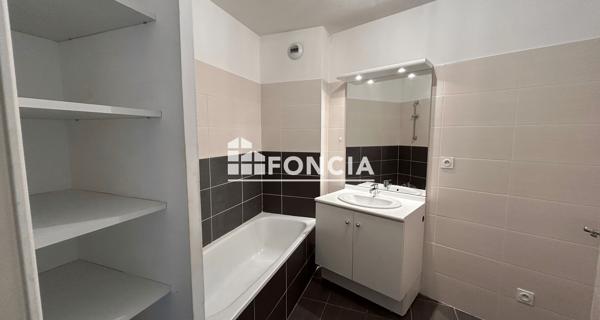 Location Appartement 3 pièces 69.86 m² - Vénissieux 69200