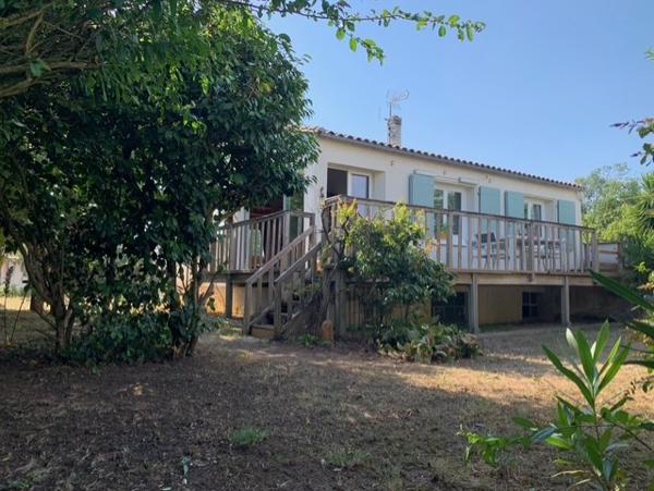 Maison familiale 3-4 chambres - grande parcelle   Environnement calme et proche commo