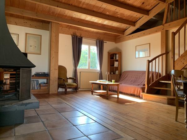 Maison familiale 3-4 chambres - grande parcelle   Environnement calme et proche commo