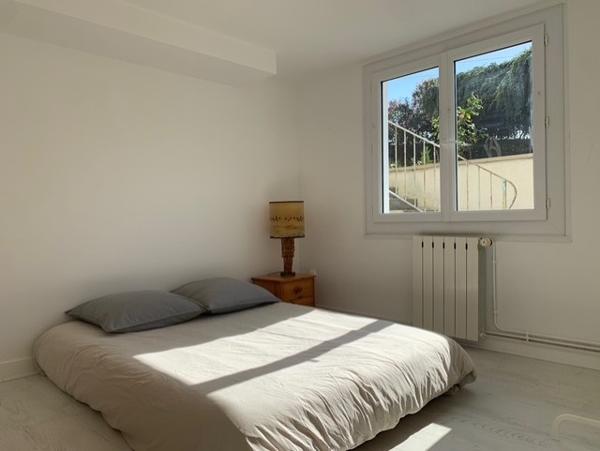 Maison familiale 3-4 chambres - grande parcelle   Environnement calme et proche commo