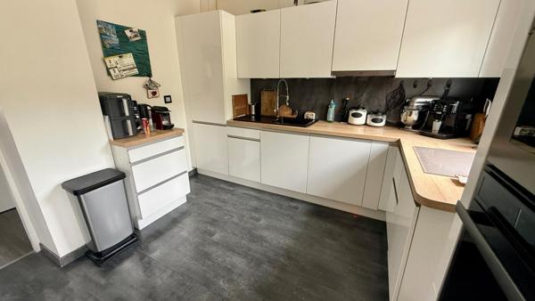 Maison avec confort de plain-pied, sous-sol, sur terrain de 1452 m2