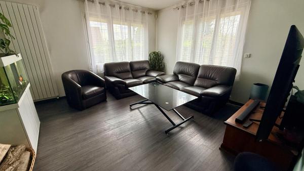 Maison avec confort de plain-pied, sous-sol, sur terrain de 1452 m2