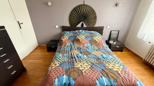 Maison avec confort de plain-pied, sous-sol, sur terrain de 1452 m2
