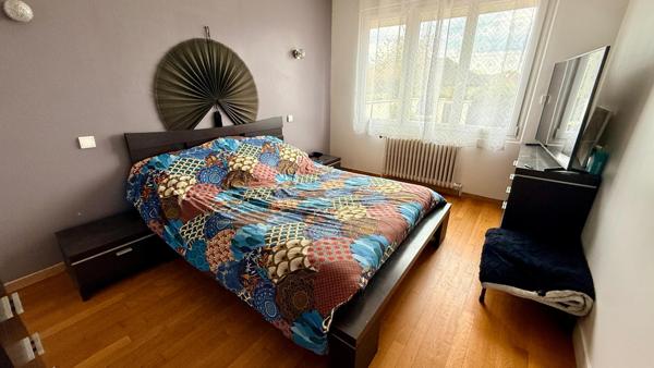 Maison avec confort de plain-pied, sous-sol, sur terrain de 1452 m2