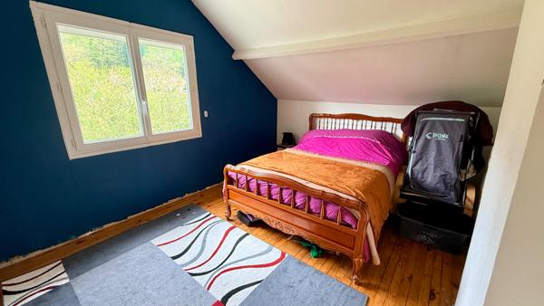 Maison avec confort de plain-pied, sous-sol, sur terrain de 1452 m2