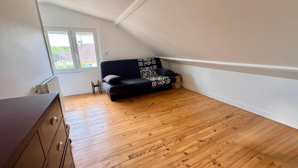 Maison avec confort de plain-pied, sous-sol, sur terrain de 1452 m2