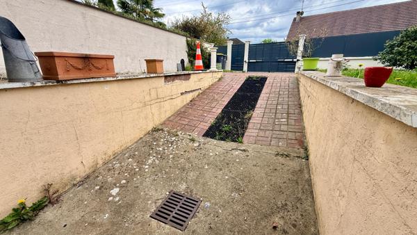 Maison avec confort de plain-pied, sous-sol, sur terrain de 1452 m2