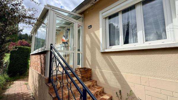 Maison avec confort de plain-pied, sous-sol, sur terrain de 1452 m2