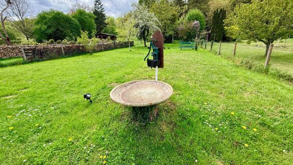 Maison avec confort de plain-pied, sous-sol, sur terrain de 1452 m2
